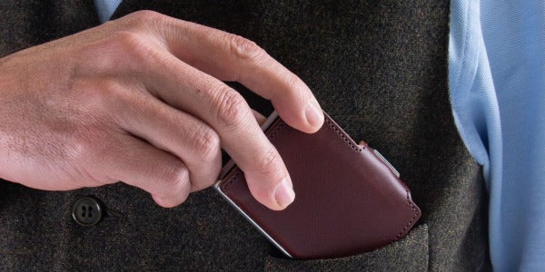I portafogli tradizionali compromettono il tuo stile: ecco perché