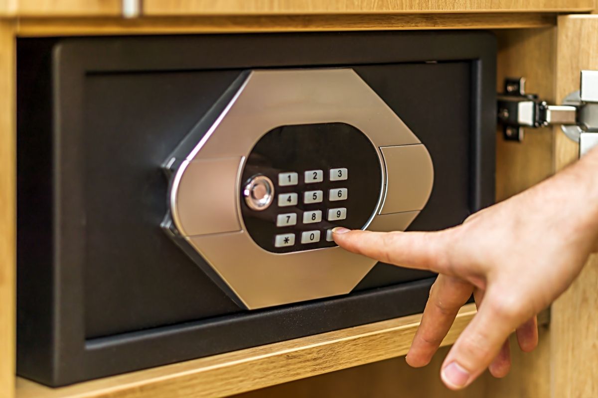Cassaforte in una stanza d'albergo